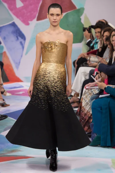 Look 28